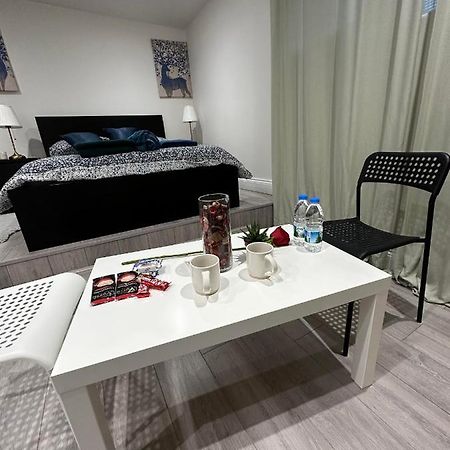 Charming Studio Apartment In Londra Dış mekan fotoğraf