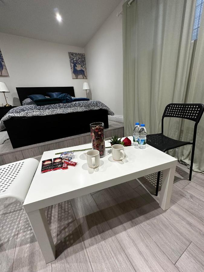 Charming Studio Apartment In Londra Dış mekan fotoğraf