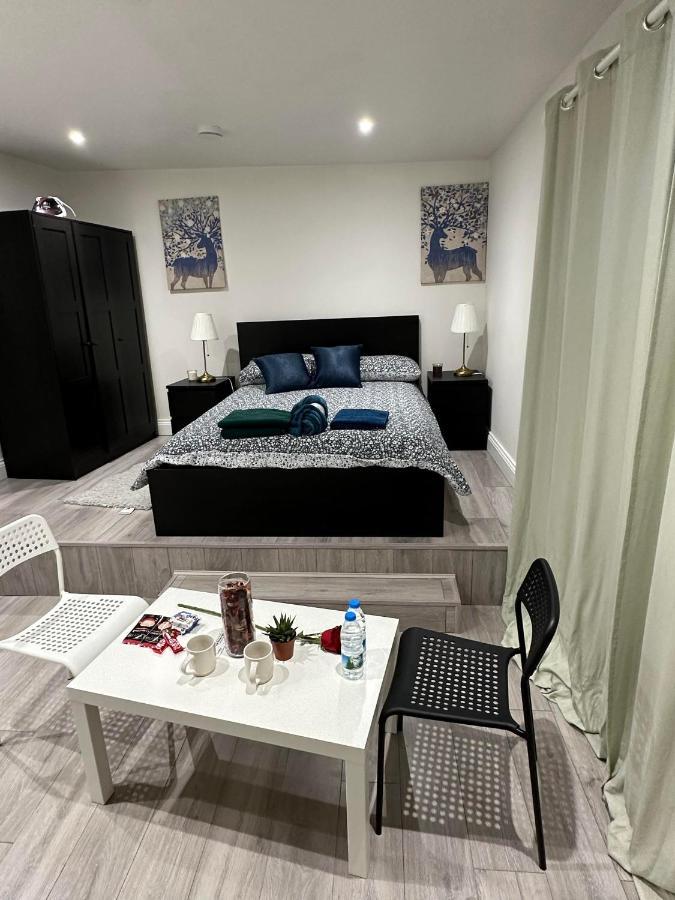 Charming Studio Apartment In Londra Dış mekan fotoğraf