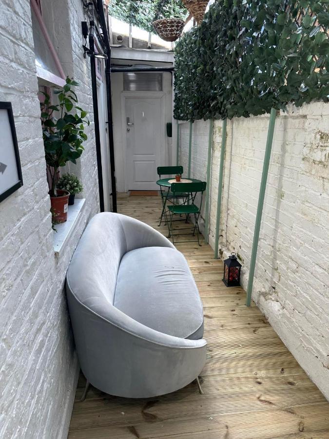 Charming Studio Apartment In Londra Dış mekan fotoğraf