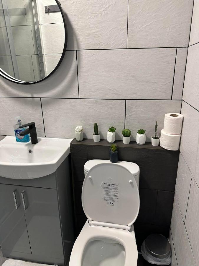 Charming Studio Apartment In Londra Dış mekan fotoğraf
